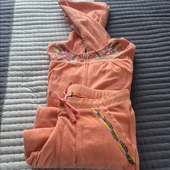 Juicy Couture Embroidered Peach Hoodie
Sweatsuit - Picture 2 of 10